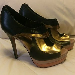 Jessica Simpson black and gold heels